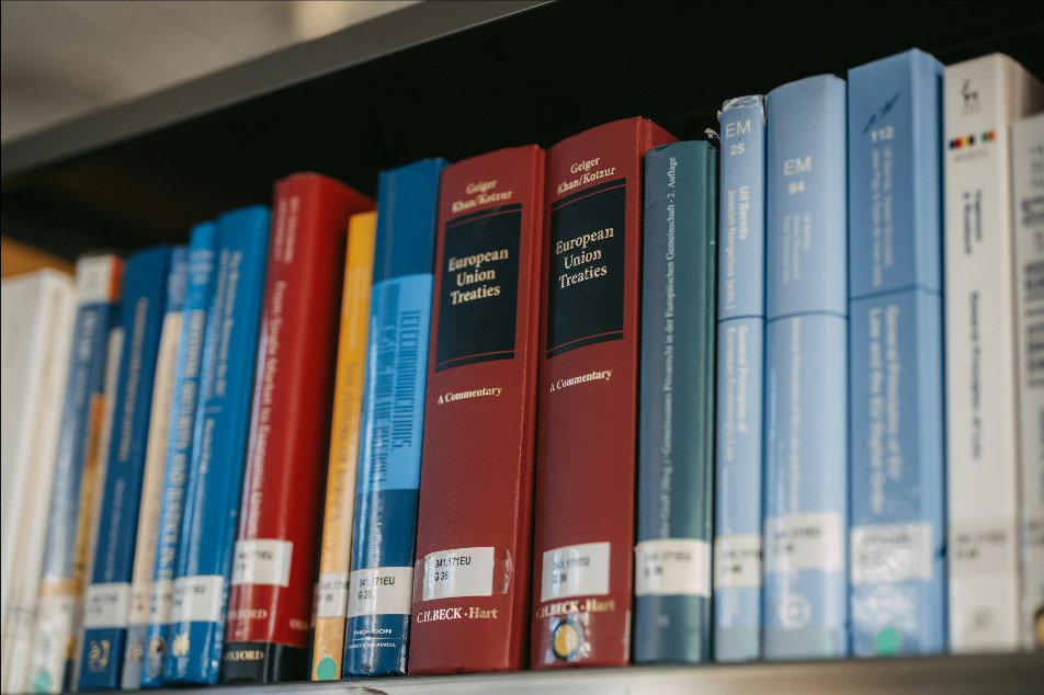 Governing AI: The Challenge of Regulating Transformative Technology